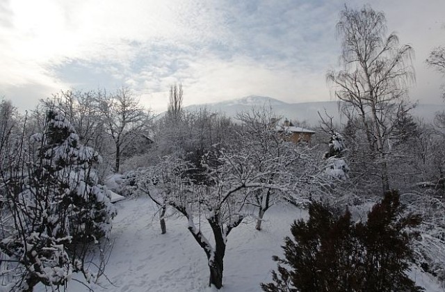 Предупреждават за обилни снегове и силен вятър