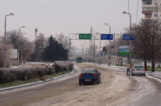 25 машини чистят Варна, от утре проверяват за непочистени тротоари