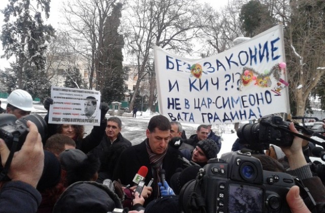 Протестиращи : Мамин Ваньо - Ванко 2, много лъже и краде