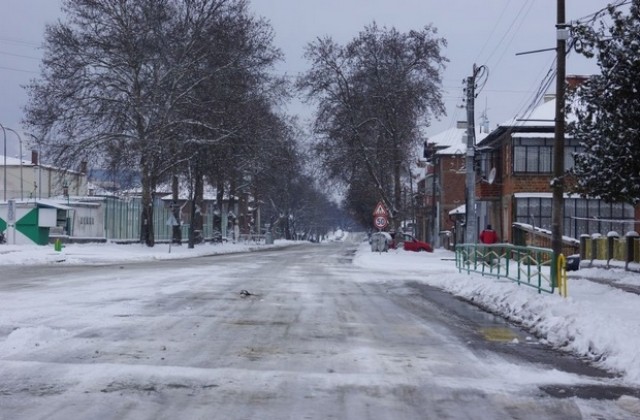 Руен обяви бедствено положение, в Поморие е трудно