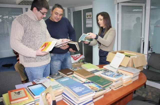 МГЕРБ-Сливен дари 248 книги на читалище