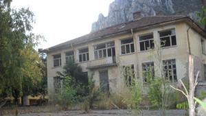 Правят Младежки център в закритото училище Митрополит Константин