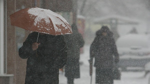 Истинска зима с нови валежи от сняг затопляне се очаква