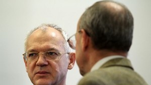 Под 1 от предприятията бавят дълго заплати