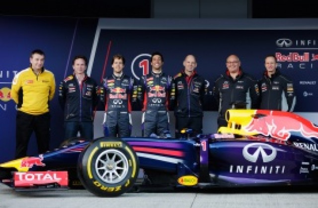 Ред Бул вдигна покривалото на RB10 в Херес