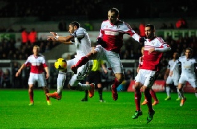 ВИДЕО: Суонси се справи със слаб Фулъм и разочароващ Бербатов