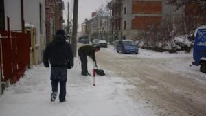 Няма ограничения за движението в Шуменско вали силен сняг