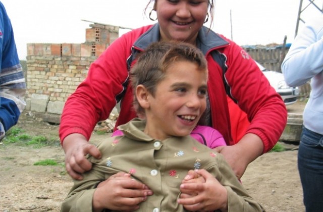 Част от братята и сестрите на Мария настанени в дом