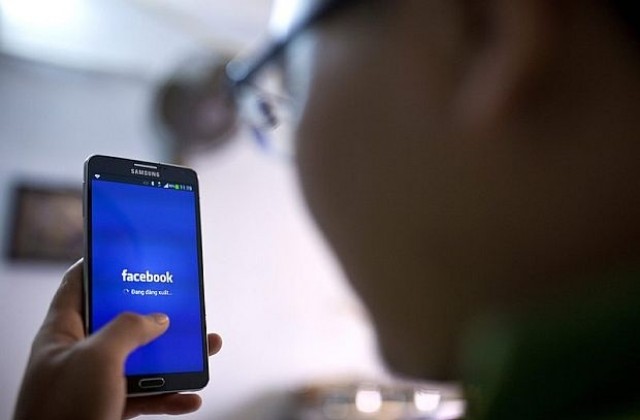 Младите хора проверяват телефона си на всеки 10 минути