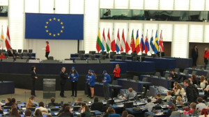 Ученици от ПМГ Враца с отлично представяне като евродепутати