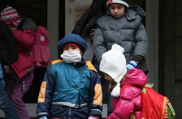 Заради зимната обстановка удължиха ваканцията за учениците