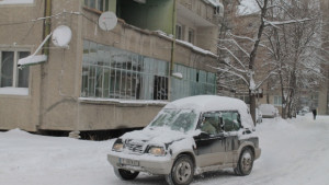 Шест товарни автомобила са закъсали в преспите в Търговищко