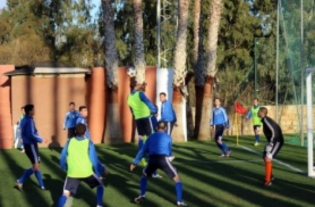 СНИМКИ: Любимец тренира, Войнов обяви за Gong.bg стартовия състав за мача с Оцелул