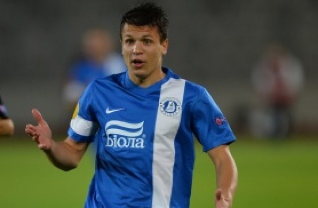 Коноплянка пое към Острова, Ливърпул засега печели