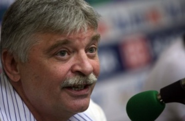 Агентът на Бербатов пристигна в Лондон