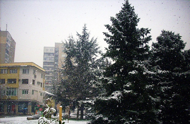Леко се затопля