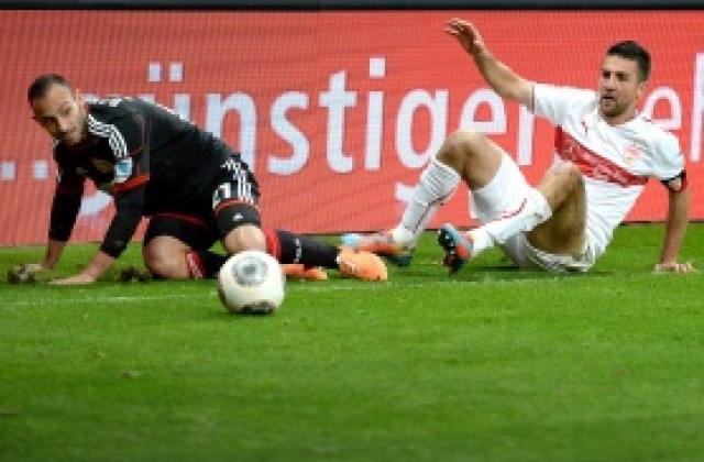 Леверкузен прекъсна свободното падане с късен обрат