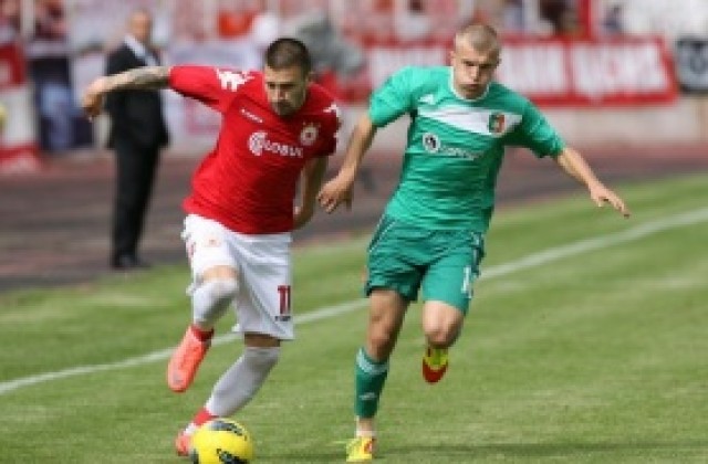 Бандаловски с картон при 12-ата загуба на Льовен