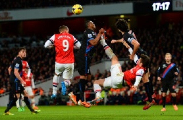 ВИДЕО: Арсенал се върна на върха с успех над Кристъл Палас