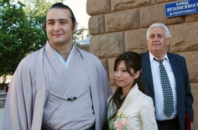 Калоян Махлянов стана японец, прие фамилията на съпругата си Асако Андо