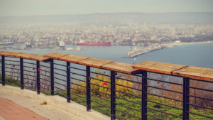 Слагат далекогледи на панорамната площадка в Галата