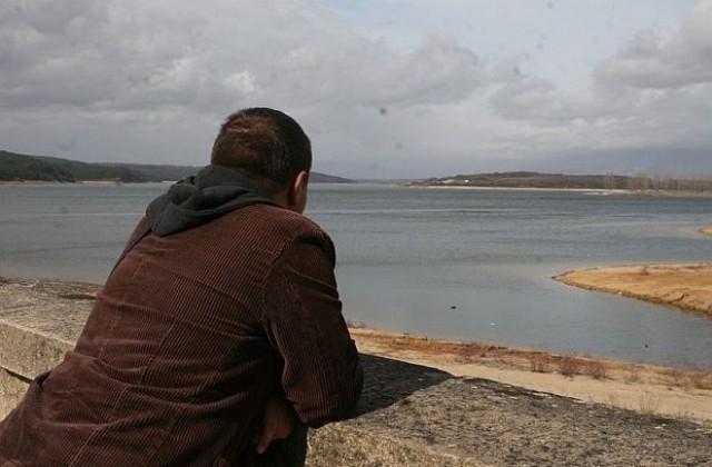 Охранители на язовири останали без заплати повече от година