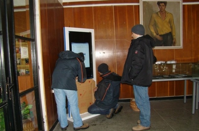 Монтират киоски на автогарата и в музея на Димитровград