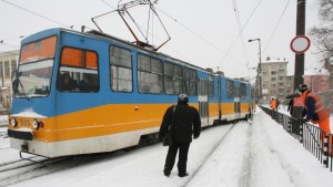 Само за нощ потрошиха три трамвая