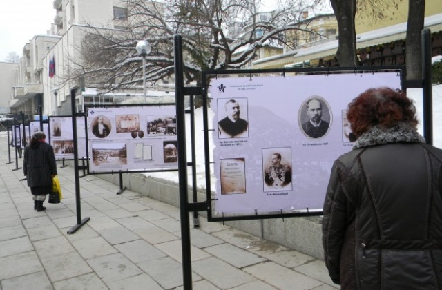 Вандали поругаха изложбата за Стефан Стамболов