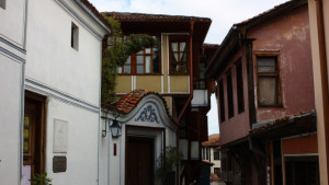 Слагат двуезични табели в Стария град