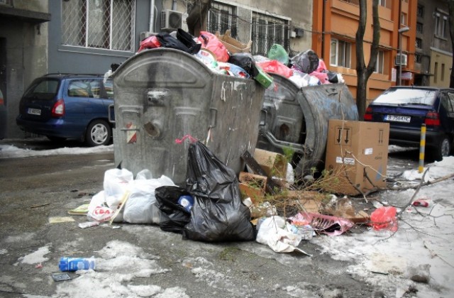 Глобяват сметопочистващите фирми за пълните казани през февруари