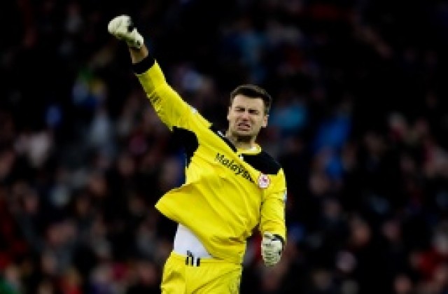 ВИДЕО: Вратарят на Кардиф слиса всички с две топ спасявания