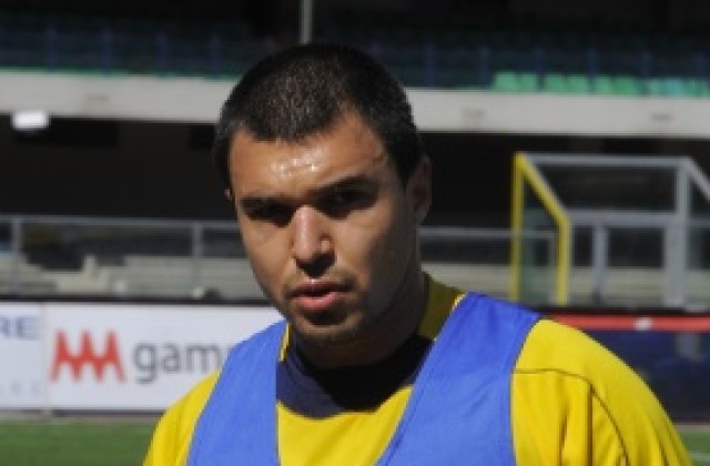 Левски и Спортинг напредват по казуса Божинов