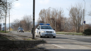 Спипаха двама братя крали комуникационен кабел