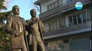 Обвиниха в хулиганство военните поругали паметник в Карлово