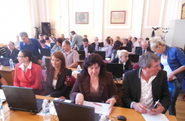 Бюджет 2014 и Наредбата за дейността на религиозните общности на сесията в Кюстендил