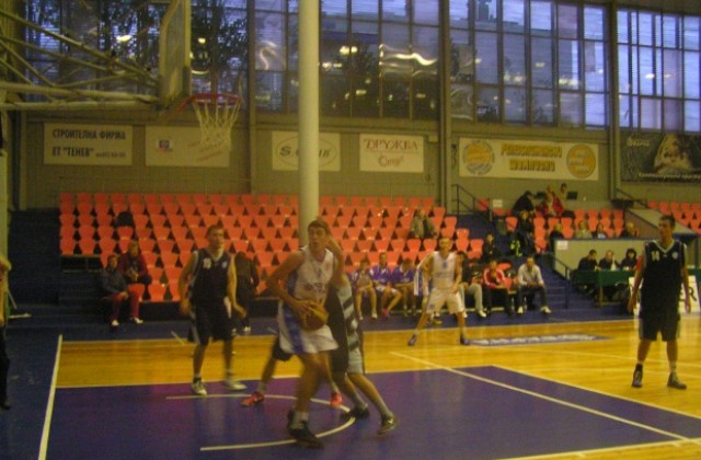 Младежите на Черно море порт Варна разпиляха Академик