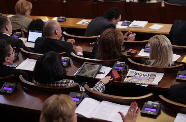 Парламентът прие на първо четене Закона за защита на потребителите