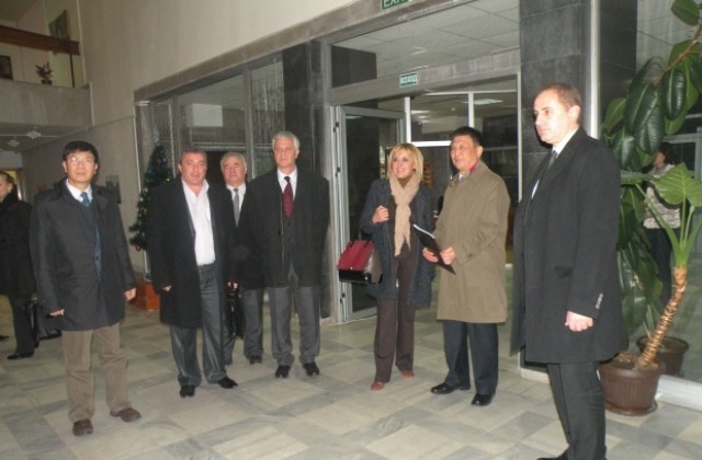 Кмет и Общински съвет аплодираха работата на Мая Манолова и Иван Каракашки