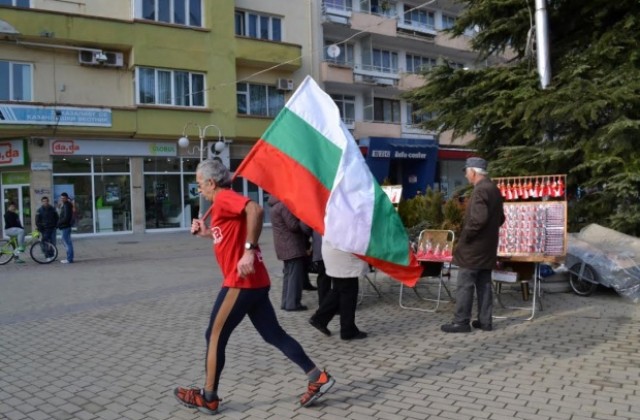 Казанлъчанинът Ради Милев подобри три световни рекорда за клякания