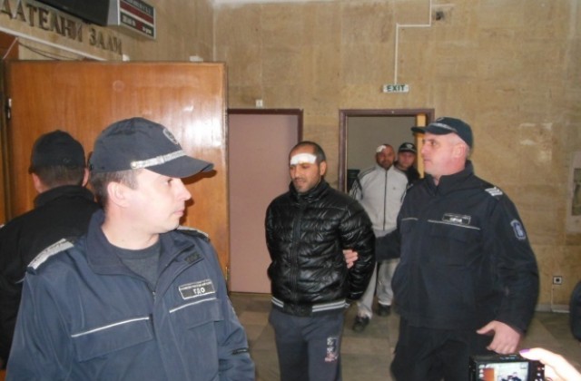 Един от тримата Гольовци остава в ареста, парична гаранция от 1 000 лв. за баща му и брат му