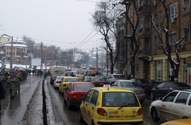 Спират движението по Шести септември заради протеста