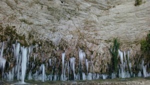 Голямата ледена пещера в Мадара привлича туриcти и през зимата