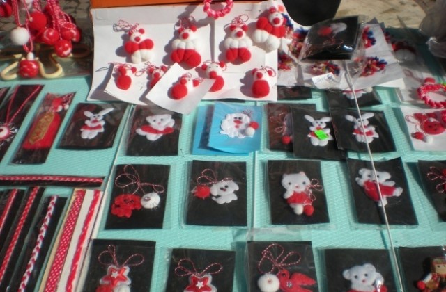 Наплив от търговци на мартеници