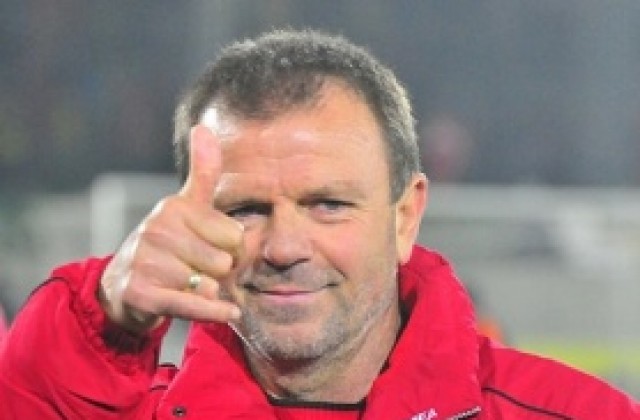 Младенов рязко намали темпото в ЦСКА