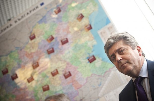 Средствата за проекти на общините са разпределени задкулисно, твърди Първанов