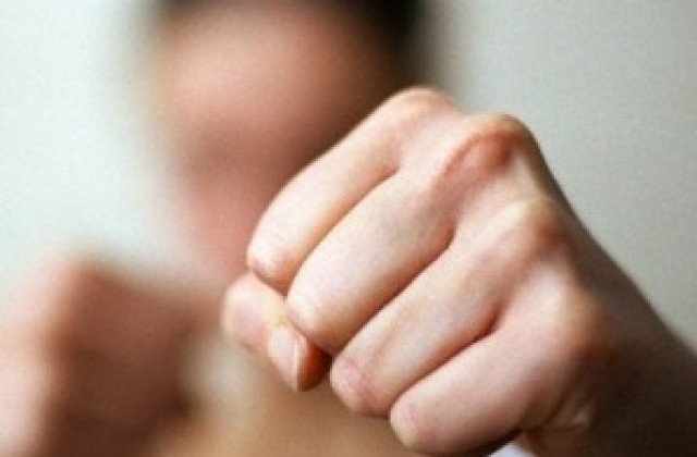 Млад мъж счупи носа на друг пред дискотека