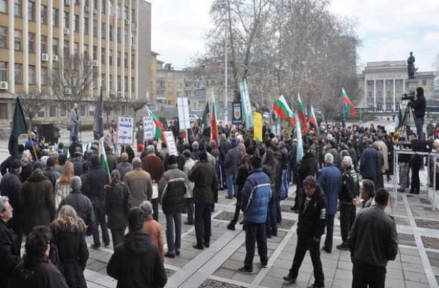 Протестиращи от Атака: Вън турския валия от Хасково