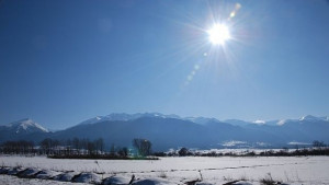 Остава слънчево и топло за февруари