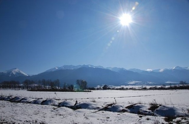 Остава слънчево и топло за февруари